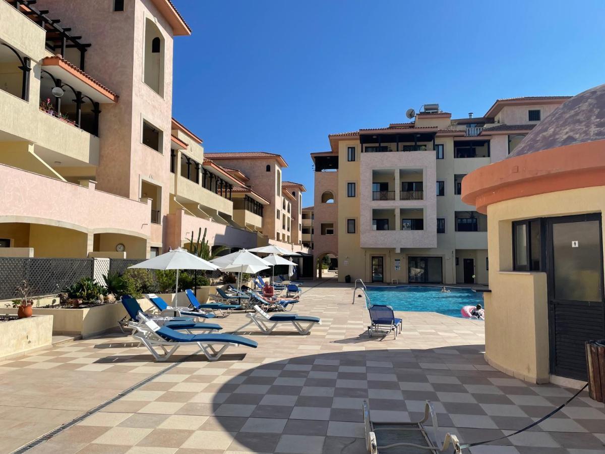 Pool Side 2 Bedroom Queens Gardens Complex Paphos ภายนอก รูปภาพ
