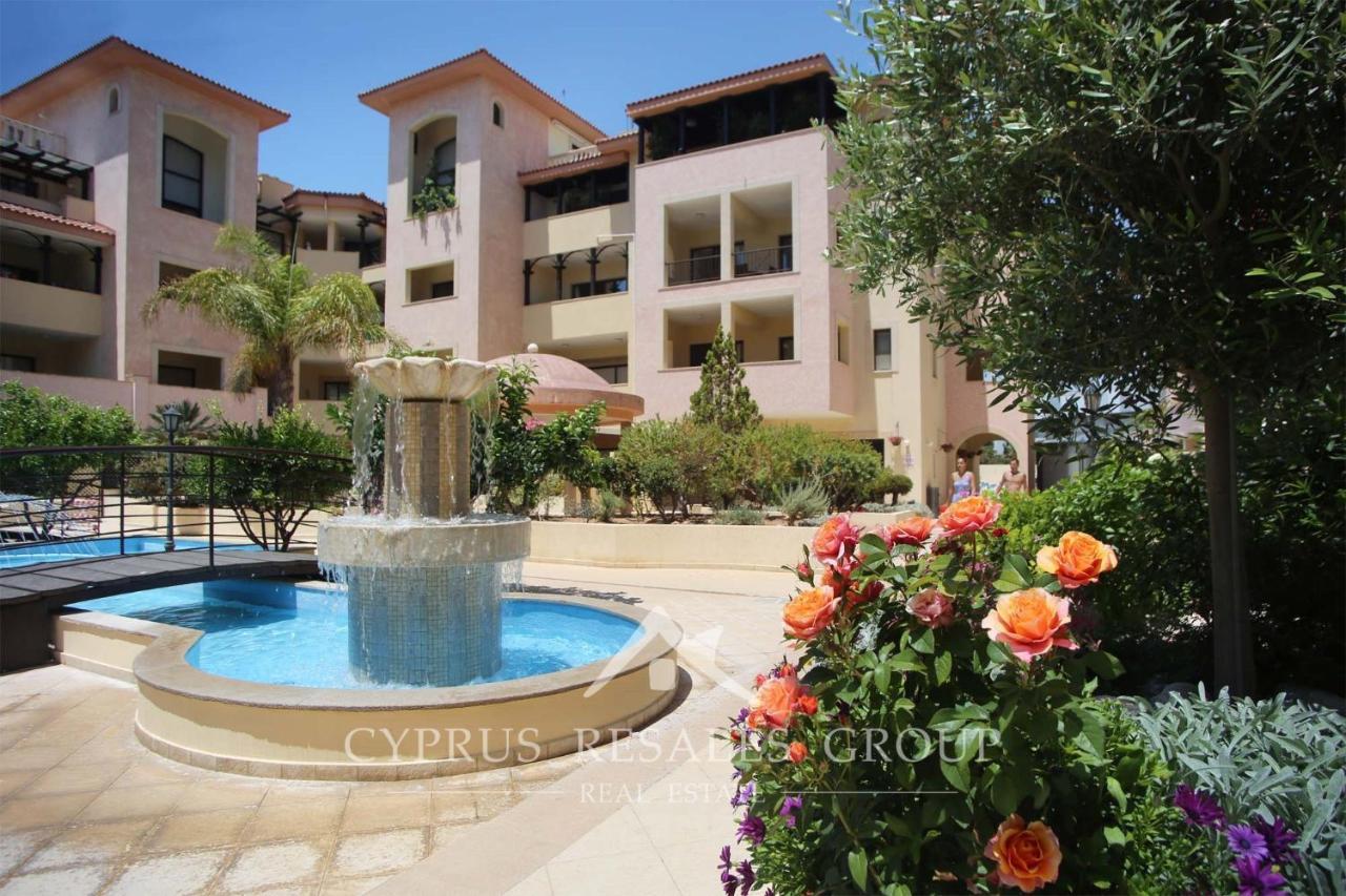 Pool Side 2 Bedroom Queens Gardens Complex Paphos ภายนอก รูปภาพ