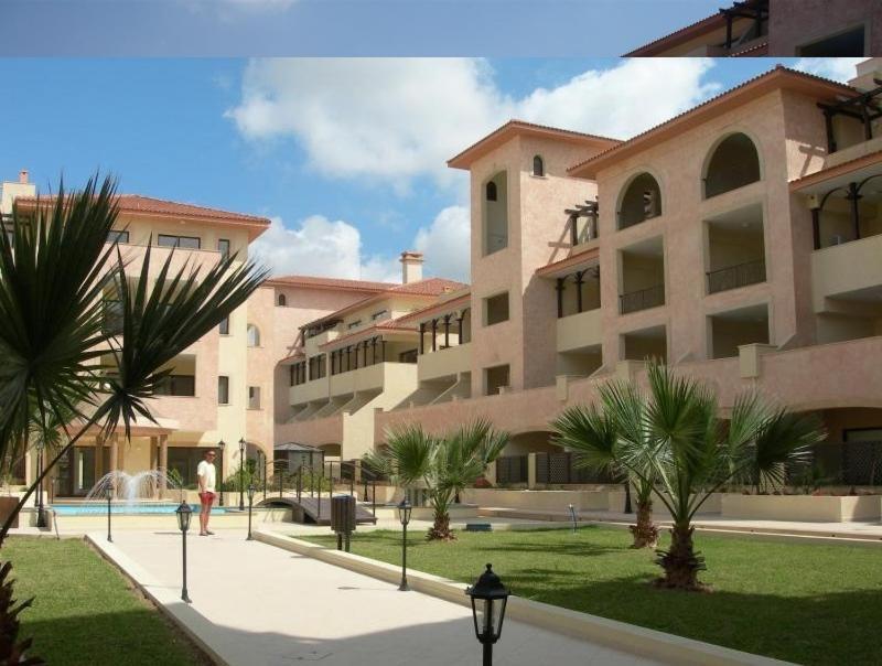 Pool Side 2 Bedroom Queens Gardens Complex Paphos ภายนอก รูปภาพ