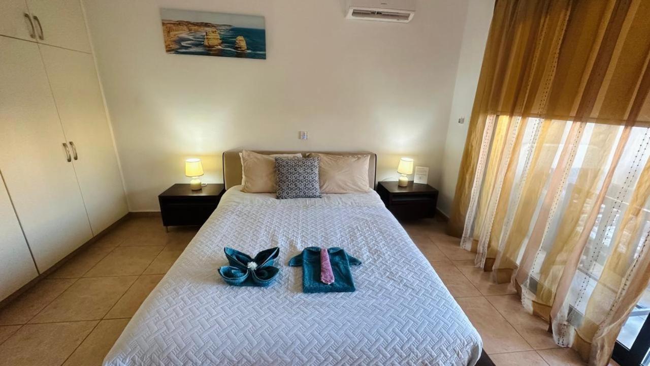 Pool Side 2 Bedroom Queens Gardens Complex Paphos ภายนอก รูปภาพ